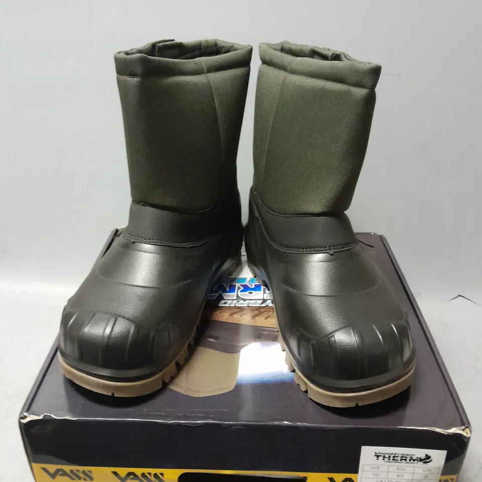 BOXED PAIR OF VASS HYBRID THERM FISHING BOOTS IN BLACK/GREEN - UK 9