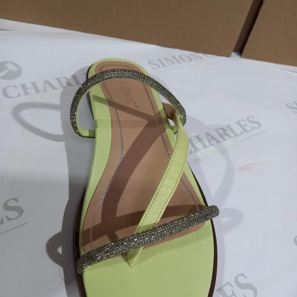 VIONIC YELLOW SANDALS SIZE 6