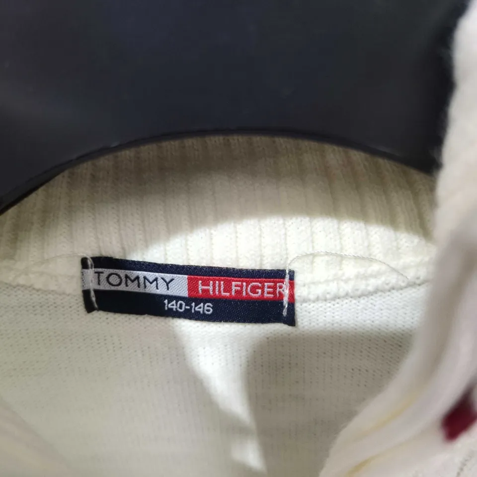 TOMMY HILFIGER KIDS WHITE QUILTED ZIP JACKET, SIZE 140-146