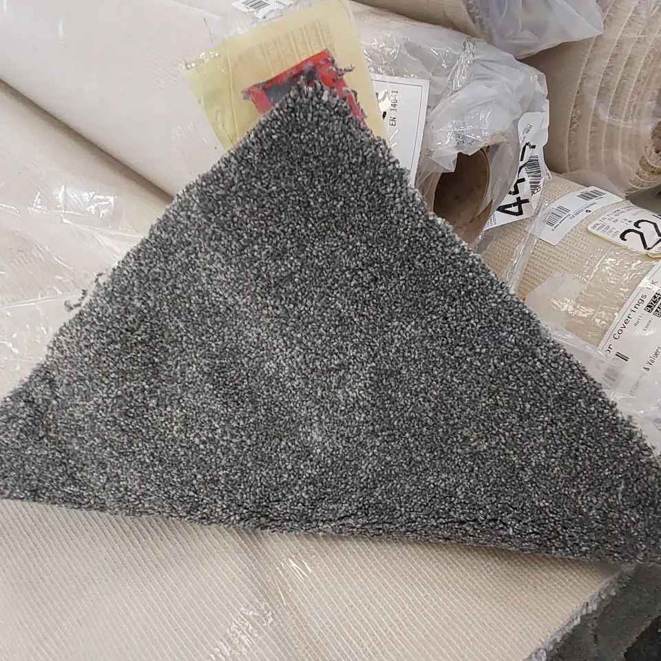 ROLL OF QUALITY SILK HARMONY ASHES CARPET  // SIZE: APPROX. 4 X 30m