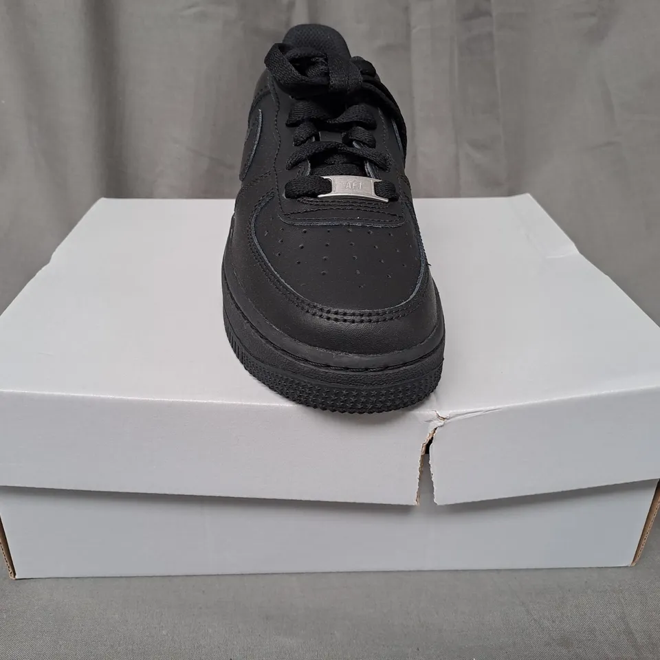 BOXED PAIR OF NIKE AIR FORCE 1 SHOES IN BLACK UK SIZE 3