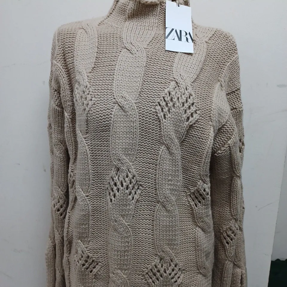 ZARA KNITTED CRÈME TURTLE NECK JUMPER - SIZE MEDIUM