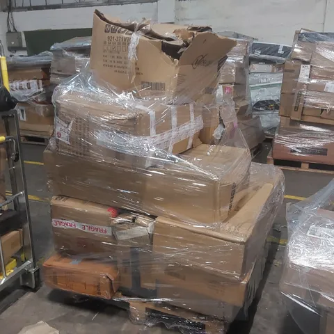PALLET CONTAINING A LARGE QUANTITY OF ASSORTED FURNITURE PARTS/CONSUMER PRODUCTS