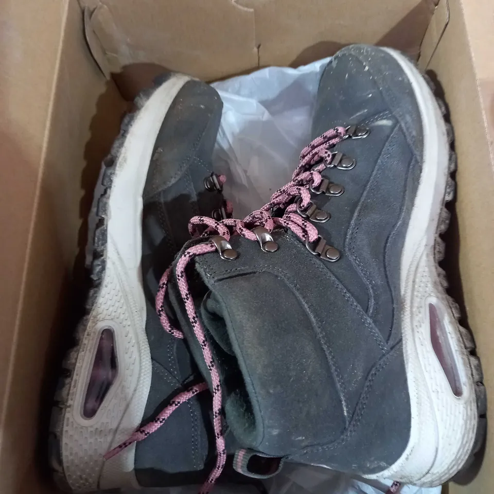 SKETCHER BLUE BOOTS SIZE 7 