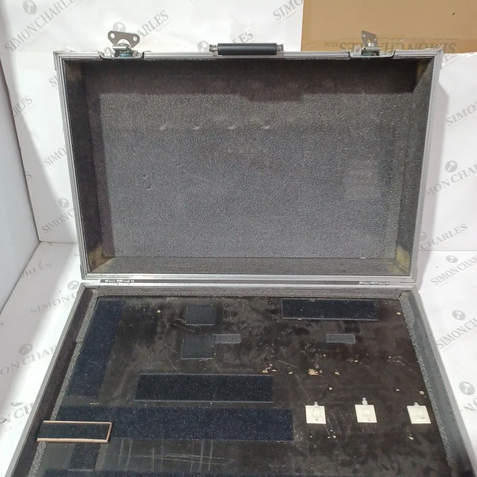 LARGE HEAVY DUTY METAL STORAGE CASE