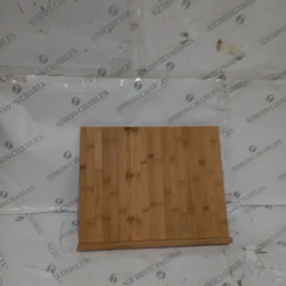BOX OF ASSORTED HOUSEHOLD ITEMS TO INCLUDE CHOPPING BOARD, SINK ORGANISER, DOG BED ETC 