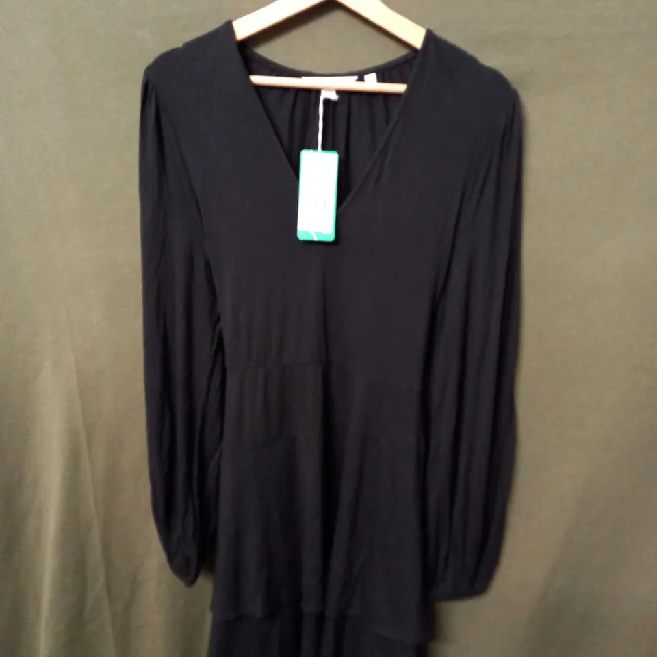 BOWDEN V NECK LONG DRESS - SIZE 12R