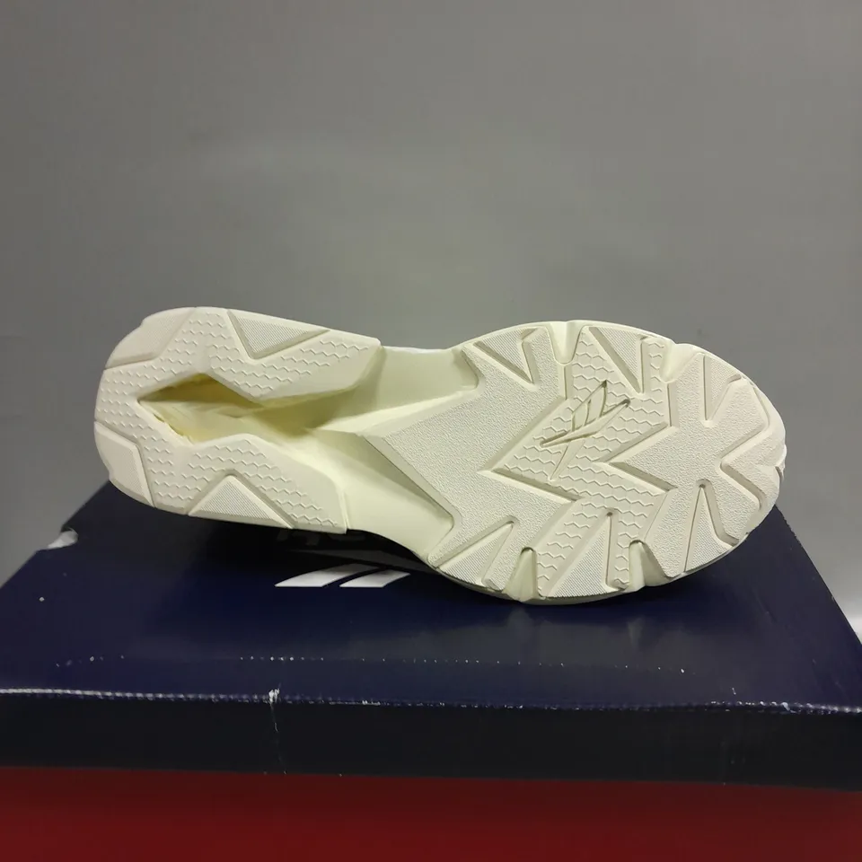 BOXED PAIR OF REEBOK HEXALITE LEGACY UNISEX RUNNING TRAINERS - 9.5