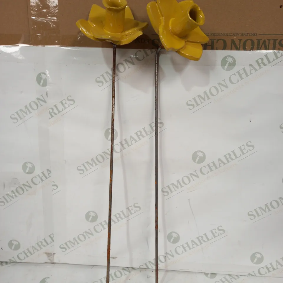 BOXED SET OF APPROXIMATELY 4 DECORATIVE FLOWERS