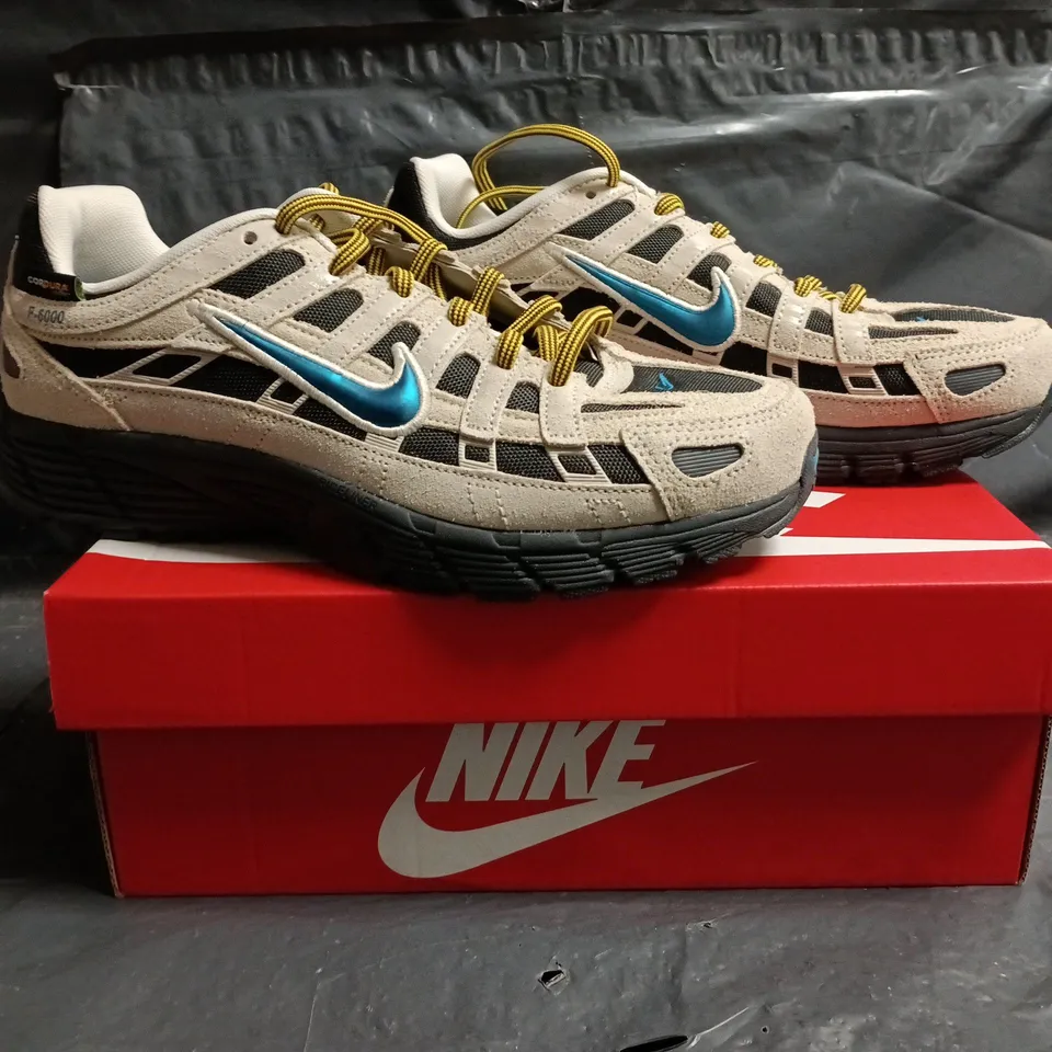 BOXED PAIR OF NIKE P-6000 PRM TRAINERS IN CREAM/BLUE/BLACK SIZE UK 6