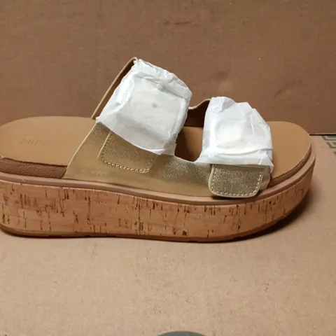 FITFLOP WOMEN'S GOLD METALLIC PLATFORM SANDALS WITH CORK SOLE – UK SIZE 6
