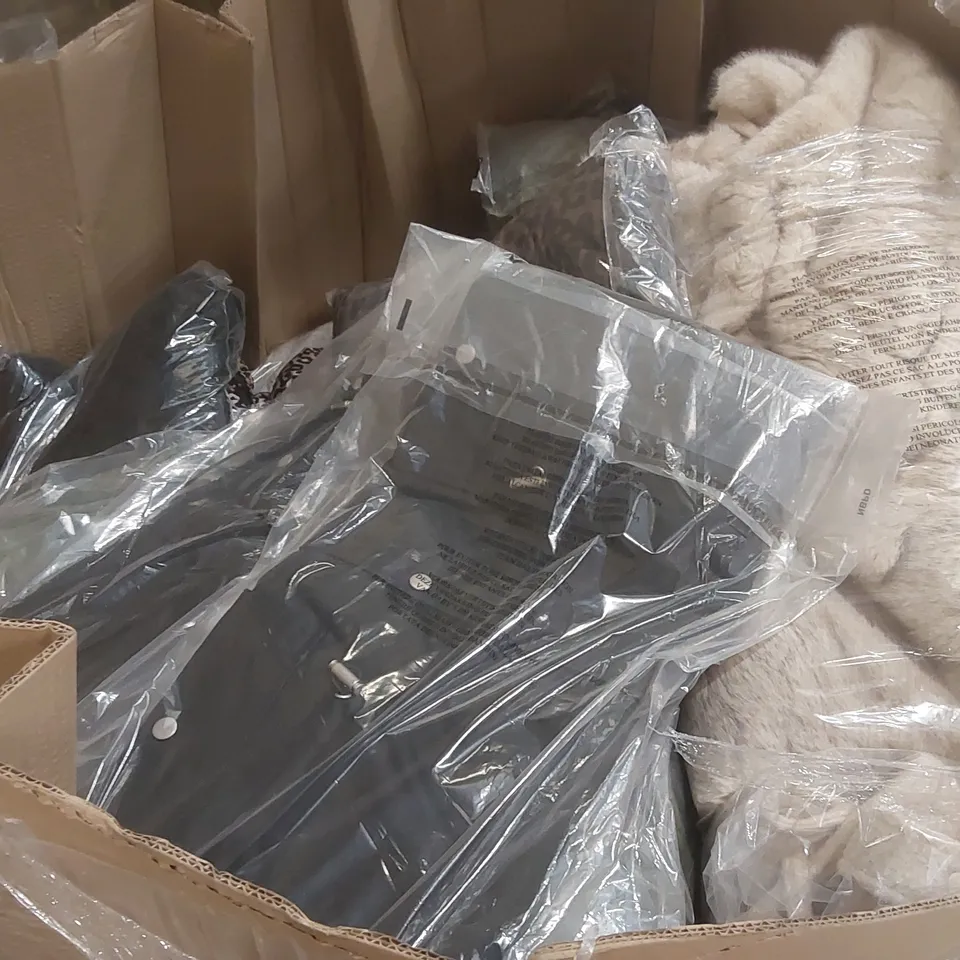 PALLET CONTAINING APPROXIMATELY 110x BRAND NEW ASSORTED DESIGNER CLOTHING ITEMS INCLUDING: SIMPLY BE JACKETS, JD WILLIAMS JACKETS ECT