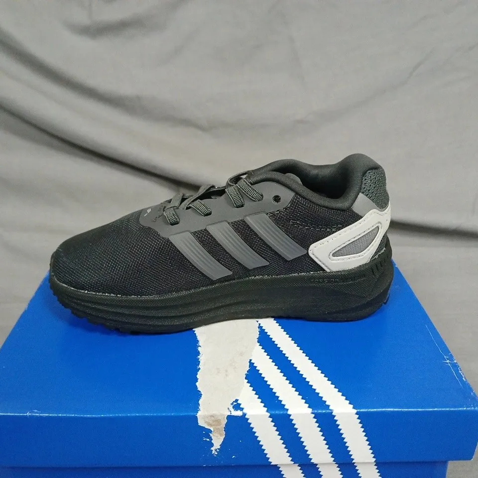 BOXED KIDS ADIDAS ZX RS EL I TRAINERS IN BLACK/GREY, UK 8K