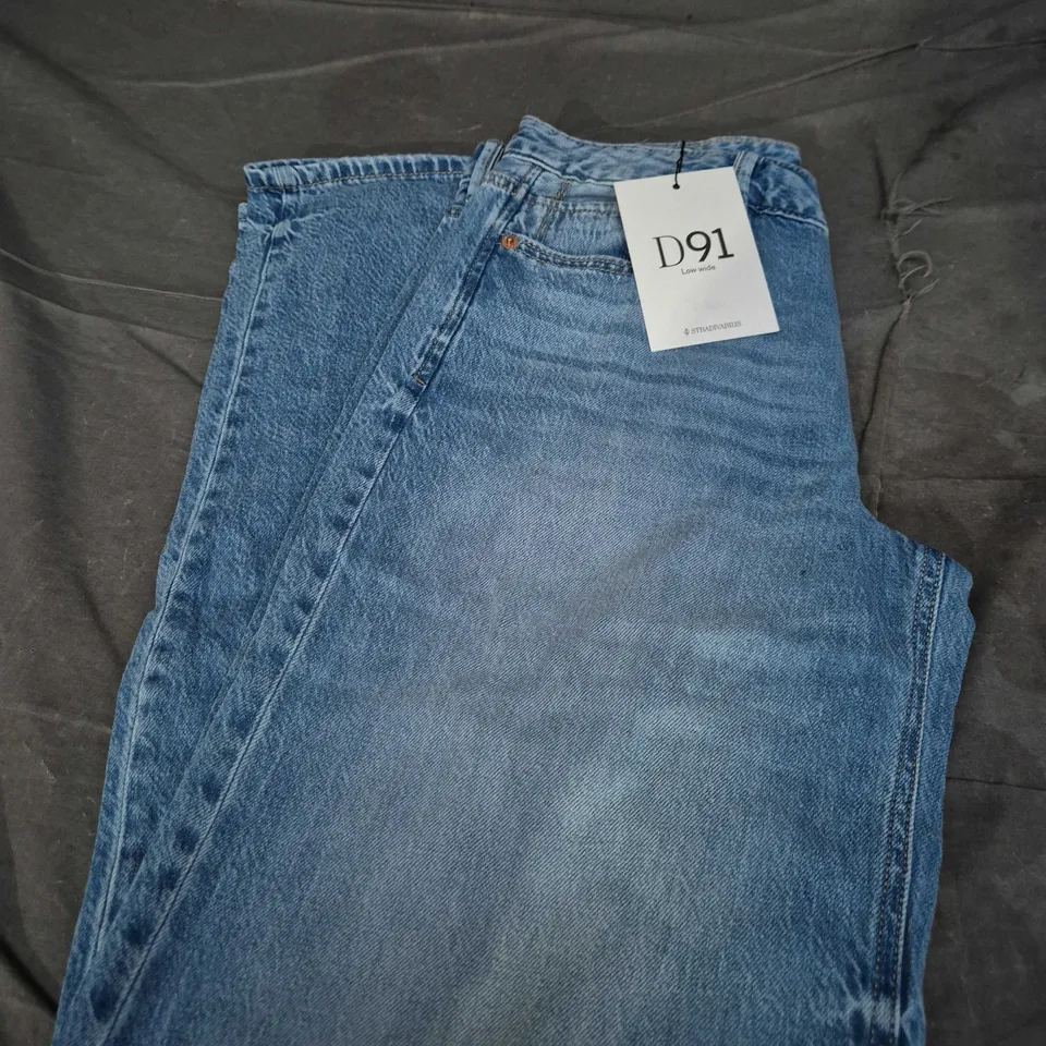 STRADIVARIUS JEANS – LIGHT BLUE DENIM, D91 TAG SIZE 10