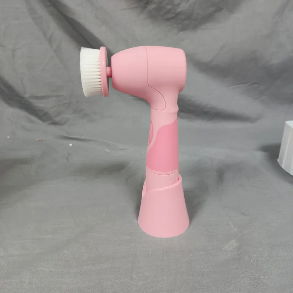 BLUSHLY CLEANSING & EXFOLIATING FACE BRUSH