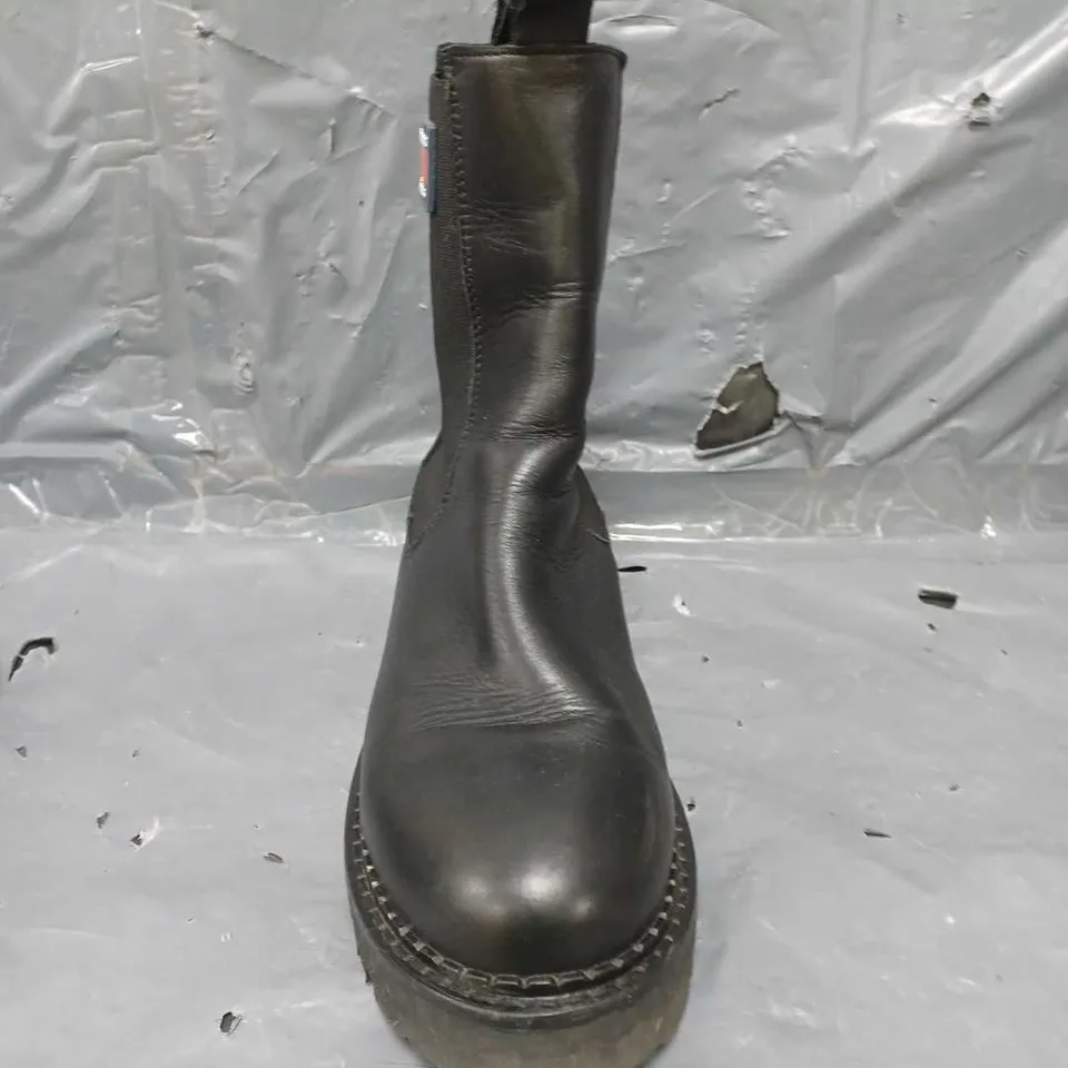 TOMMY JEANS BOOTS - BLACK - SIZE 5