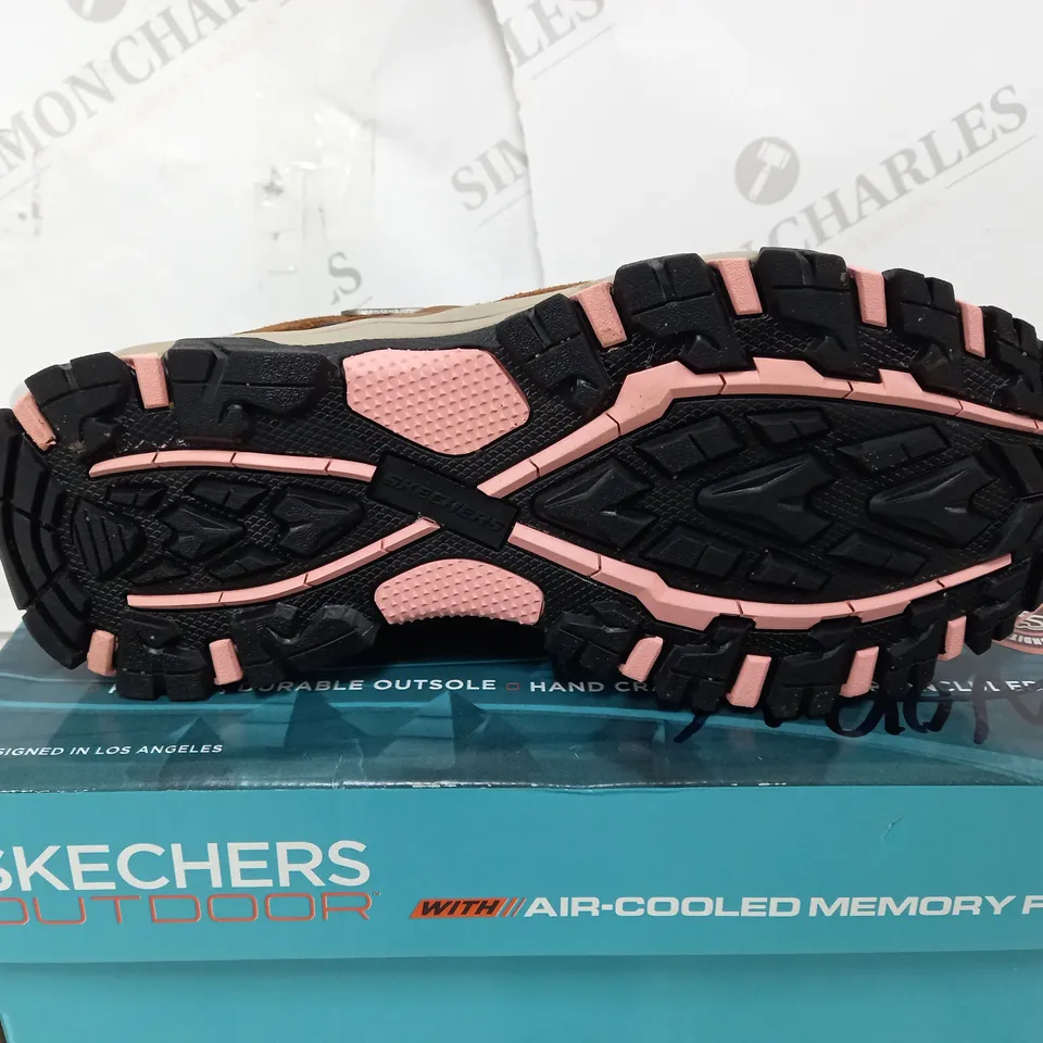 BOXED PAIR OF SKECHERS WATERPROO WALKING/HIKING SHOES, UK SIZE 4.5