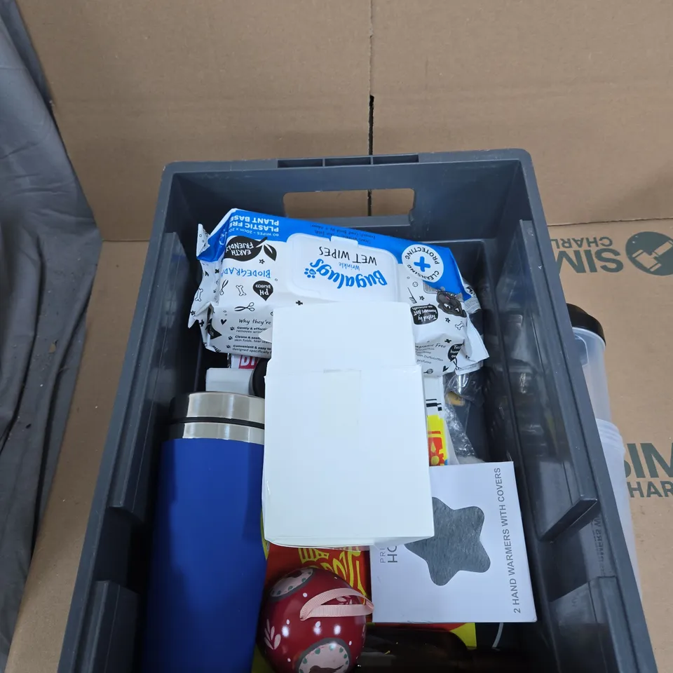 TOTE OF APPROXIMATELY 15 ASSORTED ITEMS TO INCLUDE: MY PROTEIN BOTTLE