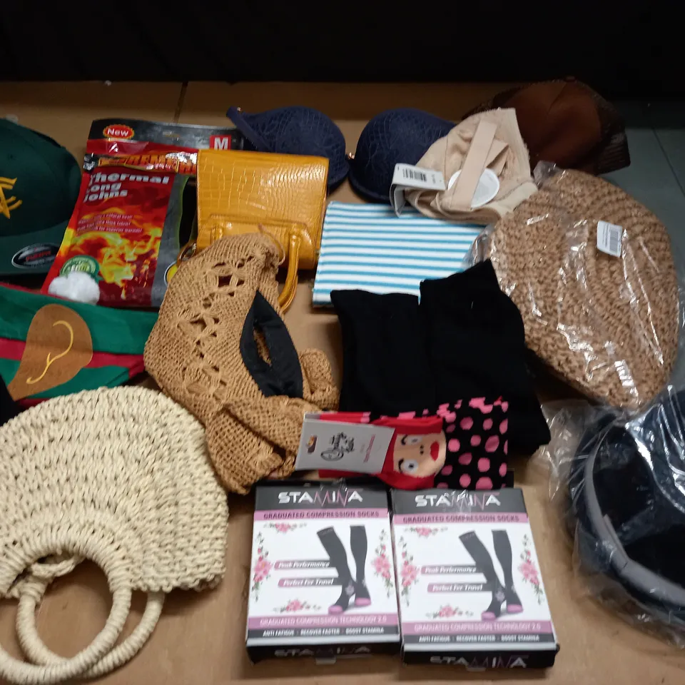 LOT OF APPROXIMATELY 15 ASSORTED CLOTHING ACCESSORIES