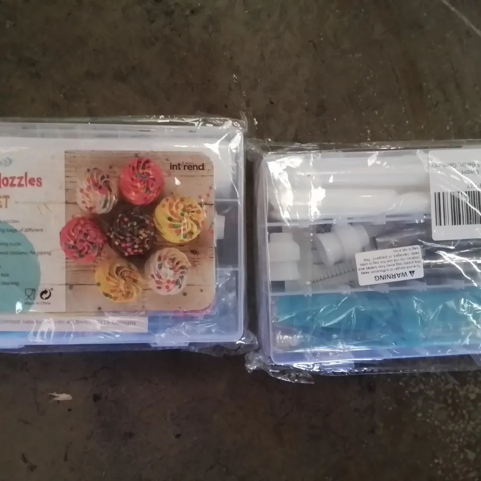 PALLET OF ASSORTED ITEMS TO INCLUDE, TRUNKI CHILDS RIDE ON SUITCASE, DECORATIONS, ICING NOZZELS SETS, SHOE HAT STAND, RESISTANCE BAND SETS.