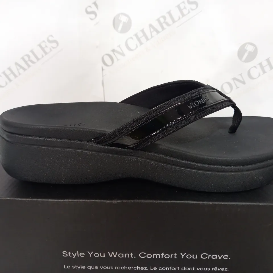 VIONIC PLATFORM OPEN TOE SANDAL IN BLACK - SIZE 7