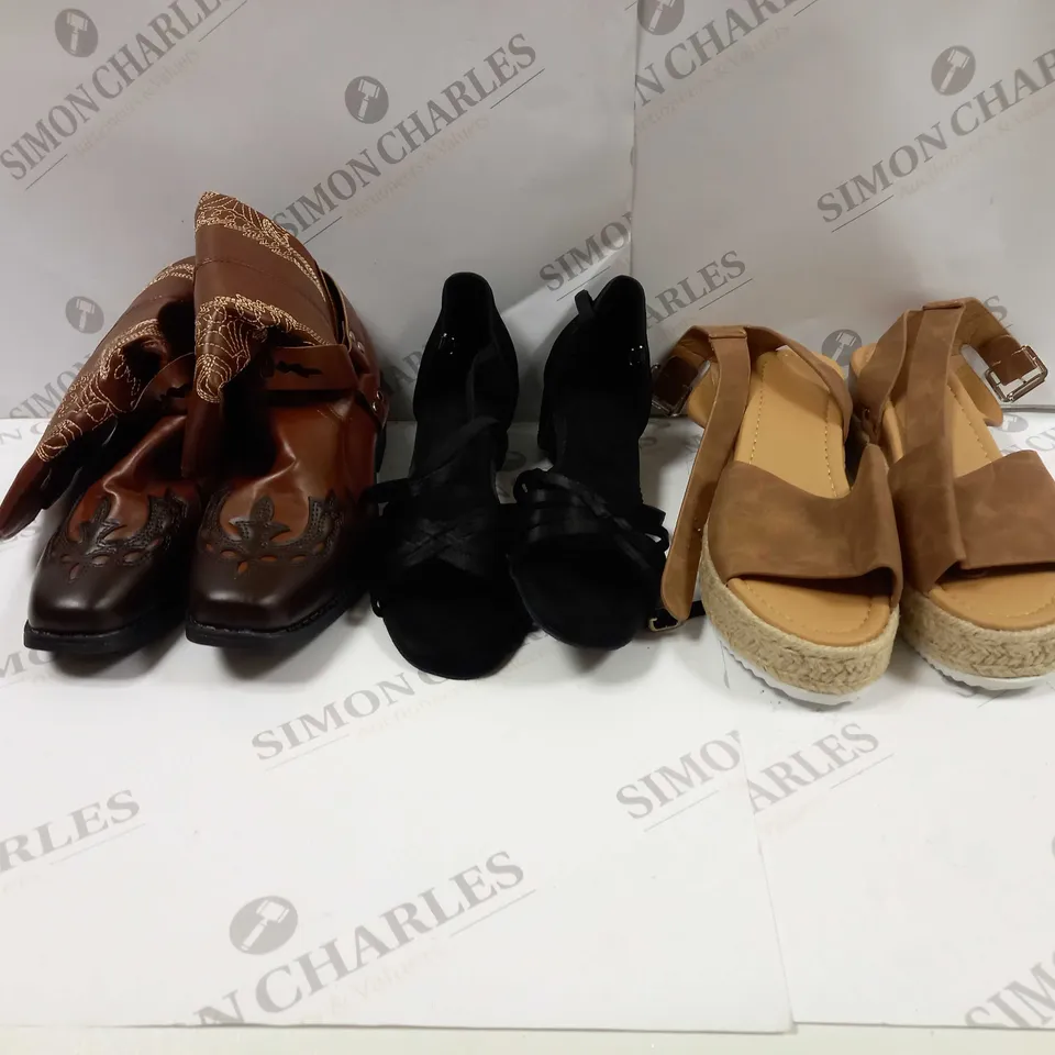 APPROXIMATELY 10 ASSORTED PAIRS OF SHOES IN VARIOUS STYLES & SIZES
