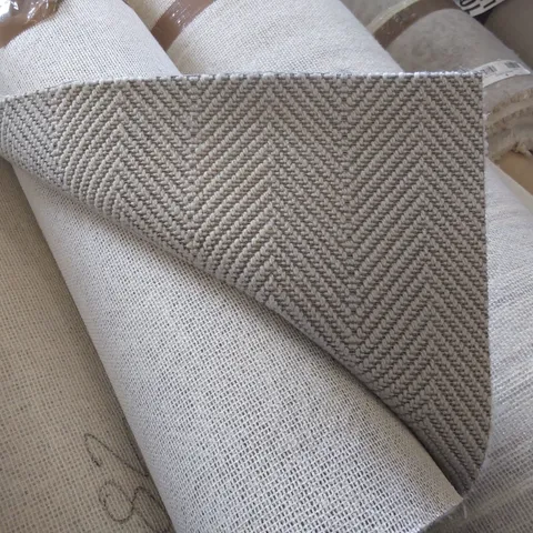 ROLL OF QUALITY GATSBY BAUHAUS CARPET - APPROXIMATELY 4 x 2.31m