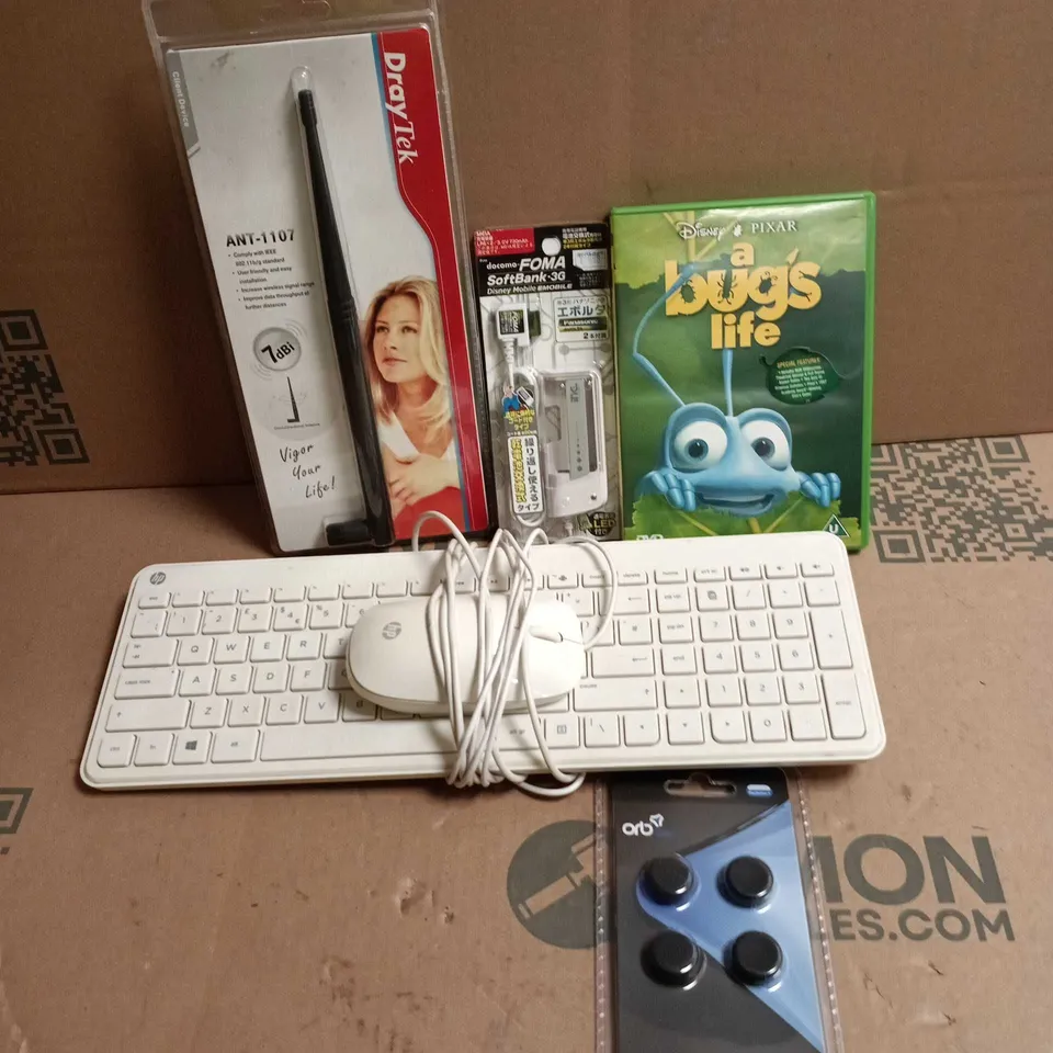 BOX OF APPROXIMATLEY 14 ELECTRICAL PRODUCTS AND ACCESSORIES TO INCLUDE HP KEYBOARD, A BUG'S LIFE DVD AND ANALOG THUMB GRIPS