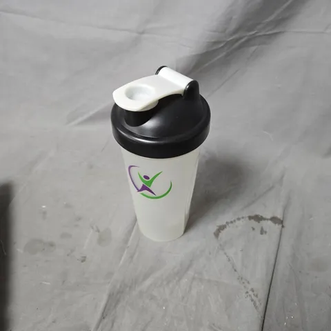 BOX OF APPROXIMATELY 10 ASSORTED HOUSEHOLD ITEMS INCLUDING MOOIFUN DRAW LINER AND SPORTS BOTTLE 