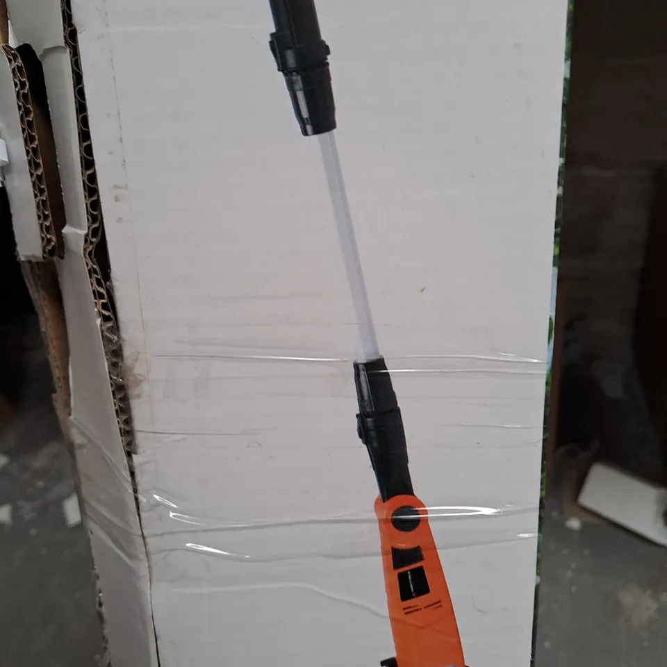 BOXED YARD FORCE 750W EXTENDABLE POLE PRUNER - COLLECTION ONLY