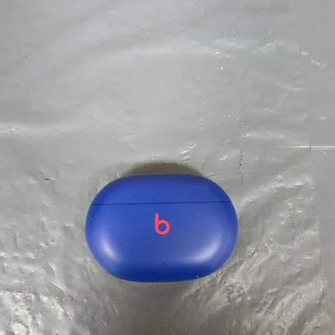 BEATS WIRELESS EARBUDS IN BLUE CHARGING CASE – RED 'B' LOGOS 