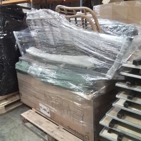 PALLET OF ASSORTED GARDEN FURNITURE