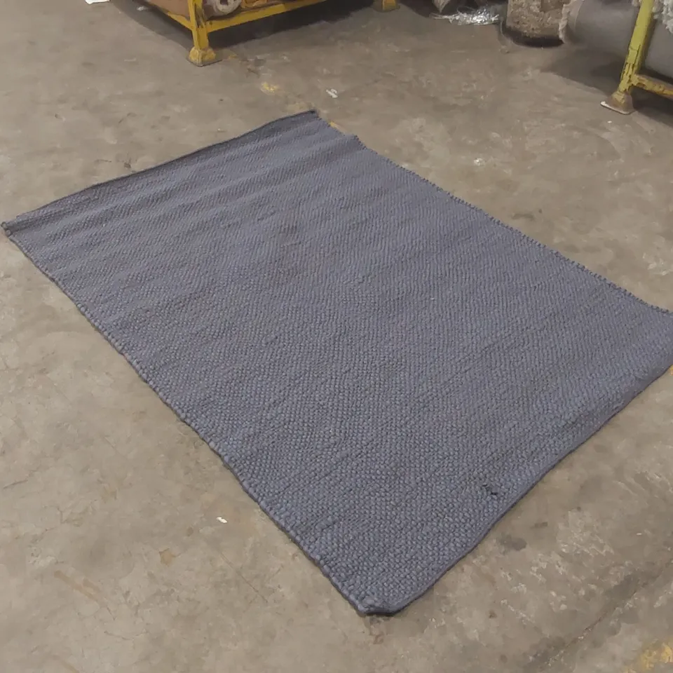 QUALITY DESIGNER RUG - APPROXIMATELY 170 x 120cm