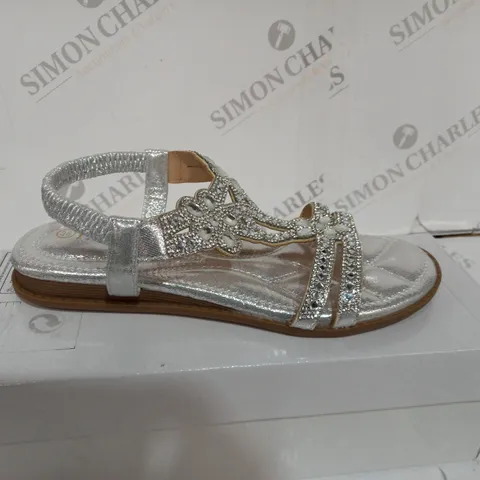 BOXED YASIRUN WOMEN'S SANDALS FLAT SANDALS OUTDOOR BEACH SUMMER RHINESTONE FLAT HEEL - SIZE UK 5