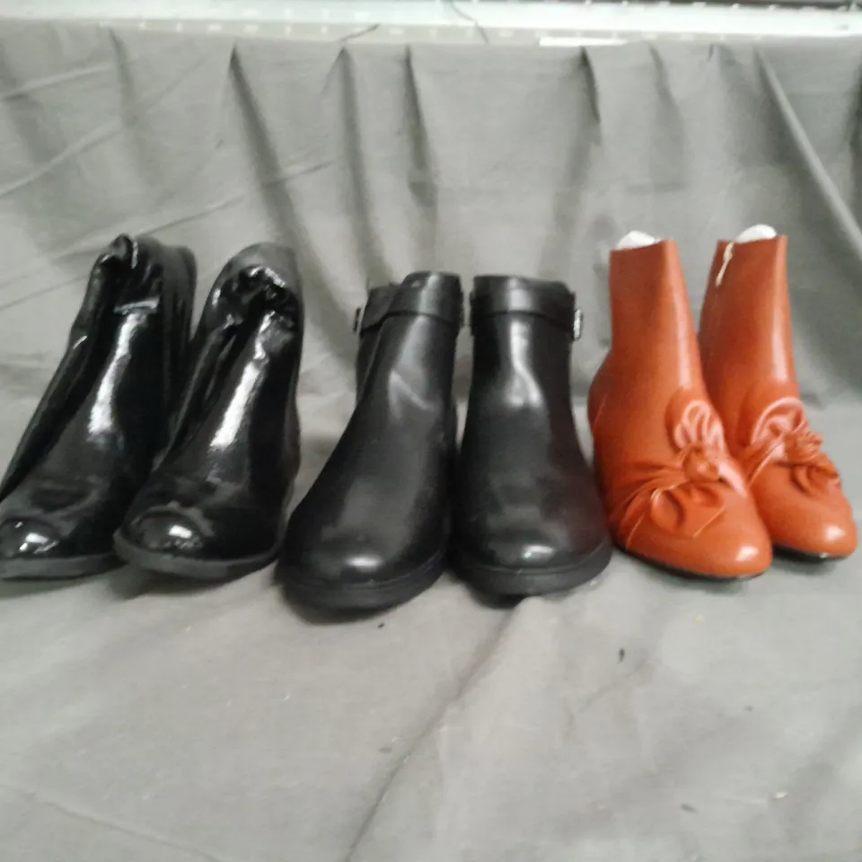 APPROXIMATELY 10 PAIRS OF ASSORTED WOMEN SHOES IN VARIOUS STYLES AND SIZES 