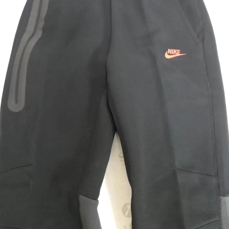 NIKE SLIM FIT TAPER LEG REGULAR LENGTH TROUSERS - SMALL