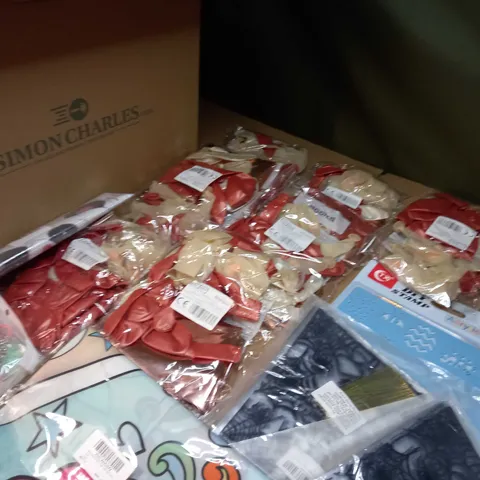 LOT OF APPROX 15 ASSORTED CRAFT/DECORATIVE OCCASION ITEMS TO INCLUDE: BEADS, BALLOON PACKS, DIY STAMPS