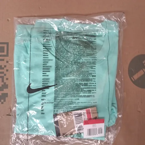 BAGGED NIKE SILM FIT T-SHIRT IN MINT SIZE LARGE