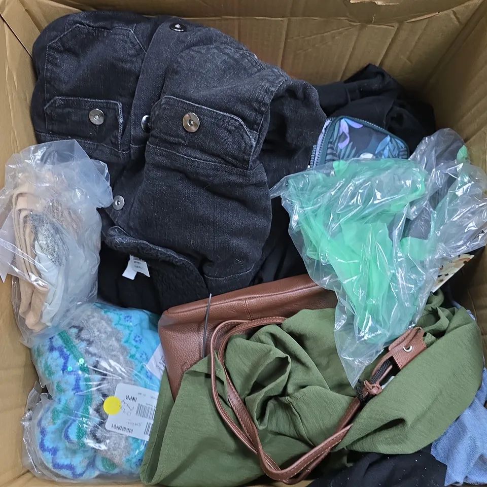 APPROXIMATELY 15 ASSORTED CLOTHING ITEMS IN VARIOUS STYLES, SIZES & COLOURS ETC