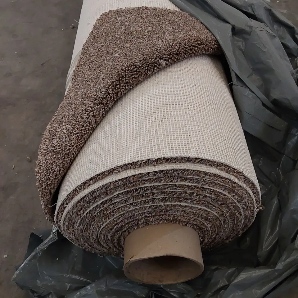 ROLL OF QUALITY STS HERITAGE LUXURY CARPET // SIZE: APPROX. 5 X 7.3m