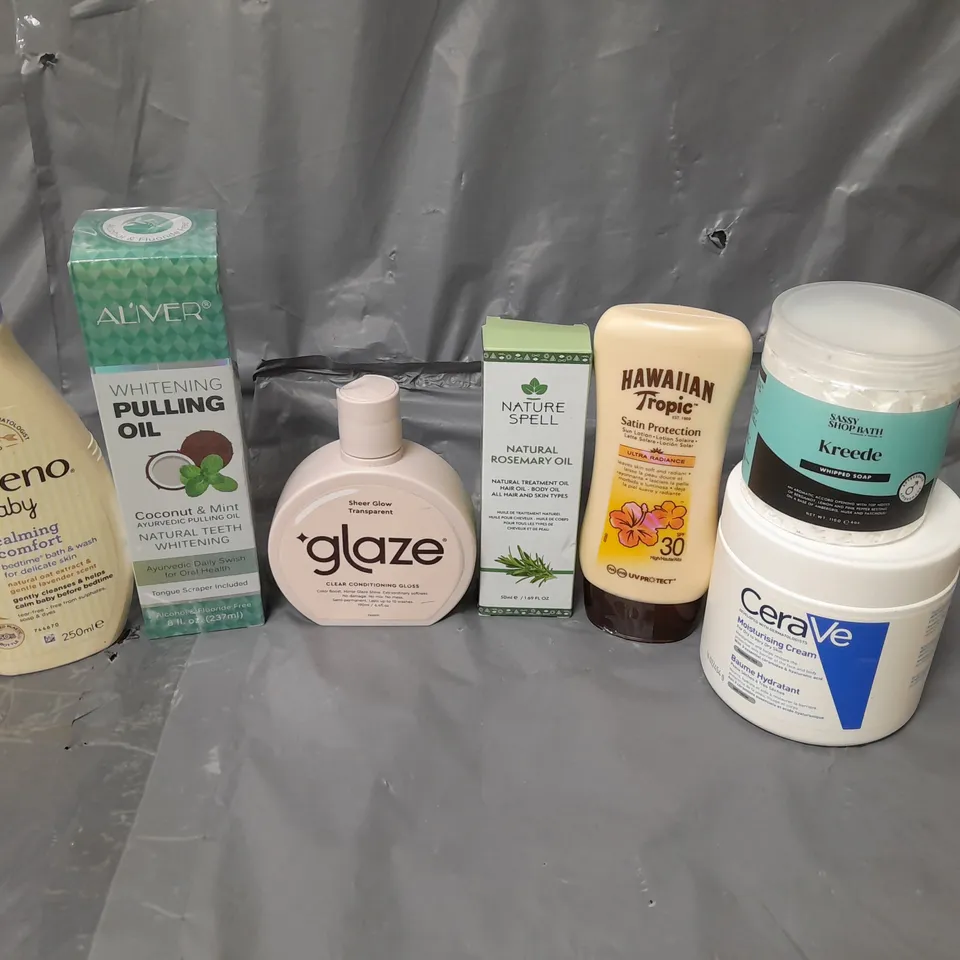 APPROXIMATELY 20 ASSORTED COSMETICS PRODUCTS TO INCLUDE - AVEENO BABY WASH, GLAZE CONDITIONING GLOSS AND CERAVE MOISTURISING CREAM