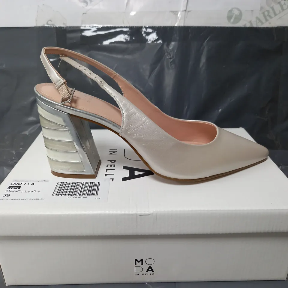 BOXED MODA IN PELLE DINELLA IVORY METALLIC LEATHER HIGH HEELS - SIZE 6