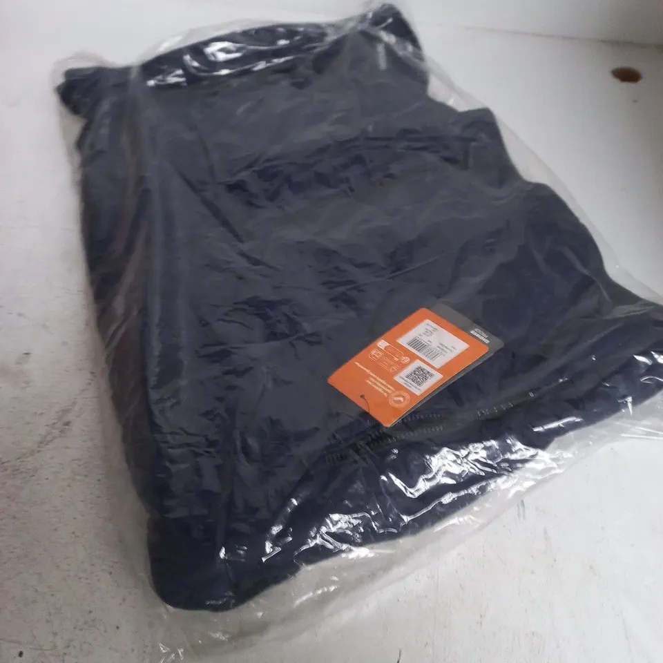REGATTA GREAT OUTDOORS SHOWERPROOF JACKET – NAVY, UK 20 (EU 48) – WOMEN'S