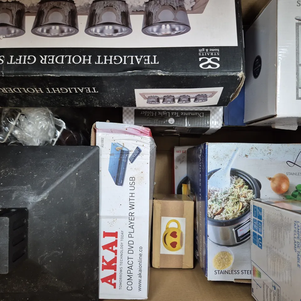 BOX OF APPROXIMATELY 10 ASSORTED HOUSEHOLD ITEMS TO INCLUDE MINNIE AIRMAT, DOUBLE TEA LIGHT HOLDER, ETC - COLLECTION ONLY
