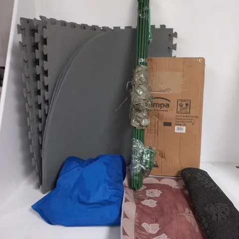 LOT OF APPROXIMATELY 15 ASSORTED HOUSEHOLD ITEMS TO INCLUDE COOLING MAT, METAL PLANT STAND AND FOAM MATS