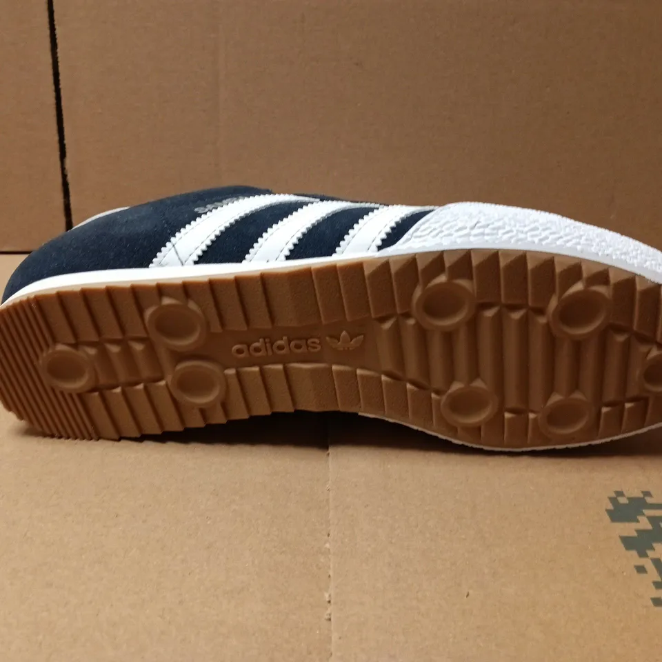 UNBOXED PAIR OF ADIDAS SAMBA TRAINERS IN NAVY - UK 9