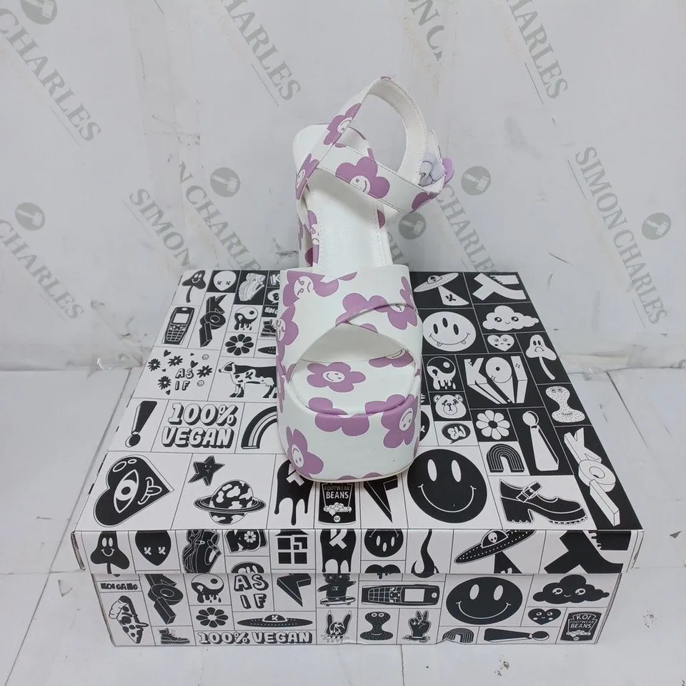 KOI FOOTWEAR LADIES WHITE WITH PURPLE FLOWERS HIGH HEELED SANDALS SIZE 6