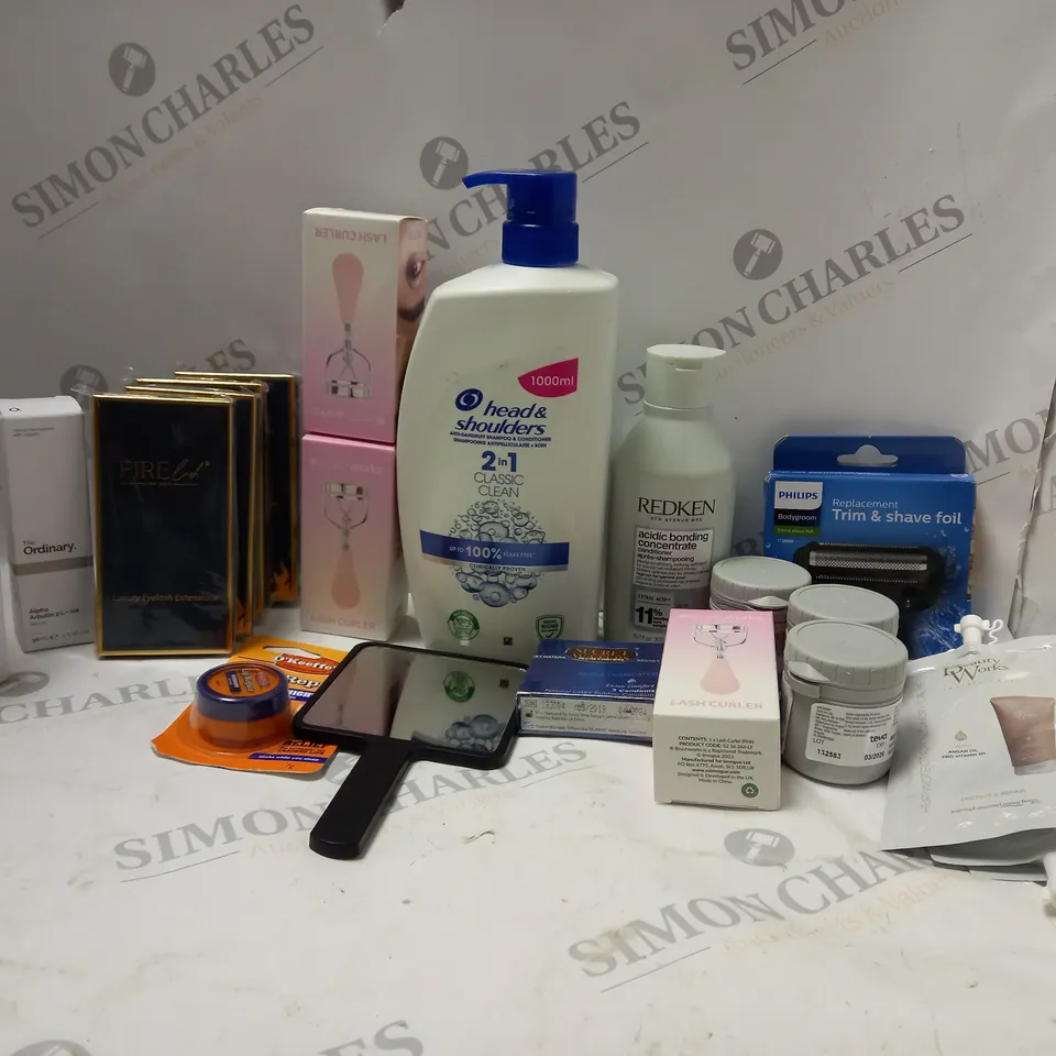 LOT OF HOUSEHOLD ITEMS TO INCLUDE THE ORDINARY GLYCOLIC ACID TONING SOLUTION, ETC