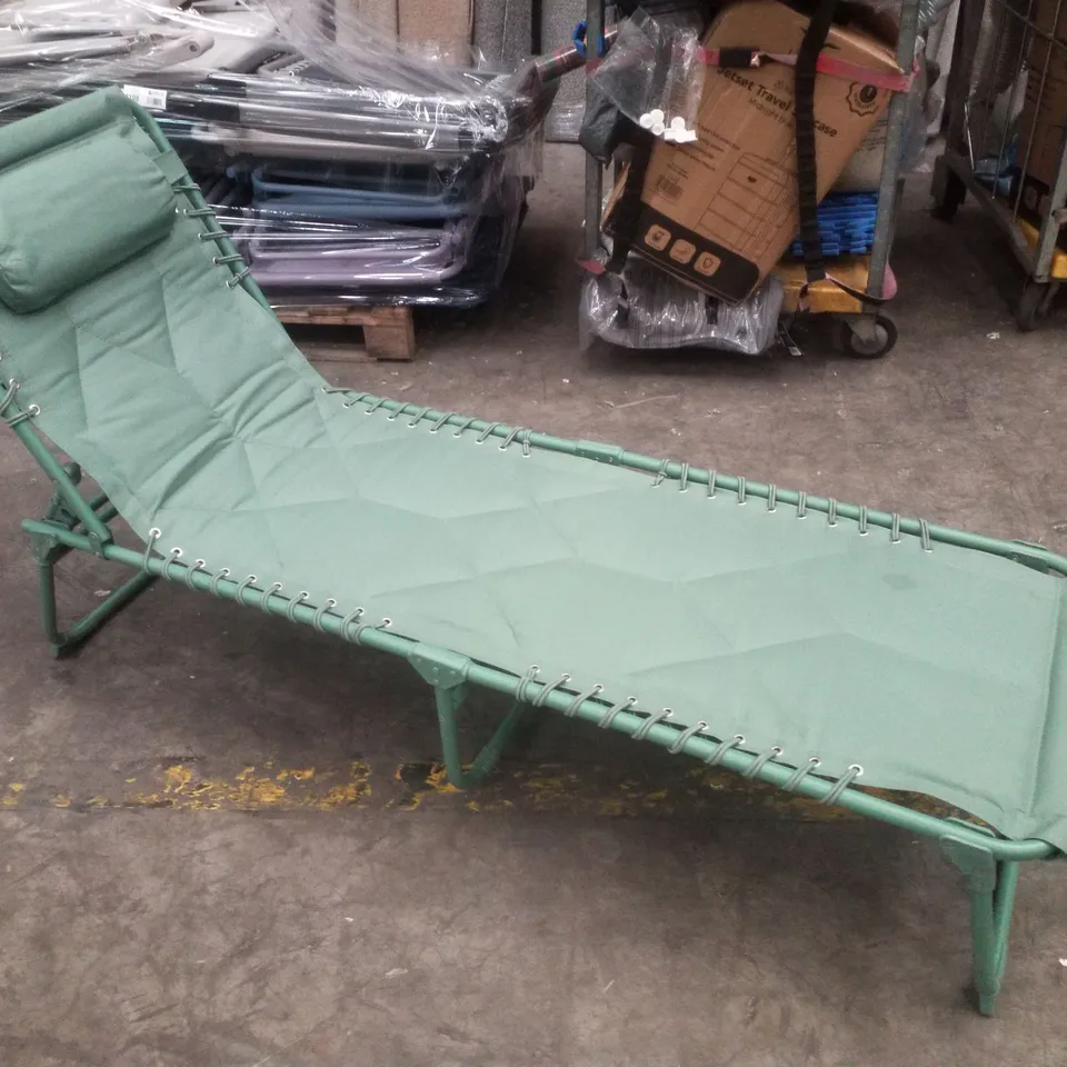 KEPLIN FOLDABLE SUN LOUNGER CHAIR - QUILTED OUTDOOR GARDEN RECLINER IN MINT