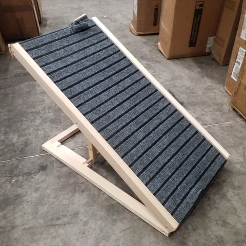 BOXED DOG RAMP ADJUSTABLE HEIGHTS